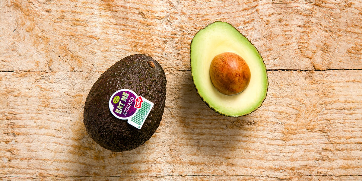 Wanneer is een avocado rijp  - Avocado met EAT ME sticker-1