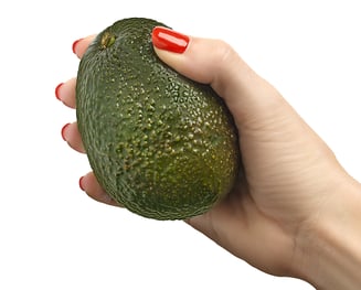 Wanneer is een avocado rijp - avocado voelen met de hand