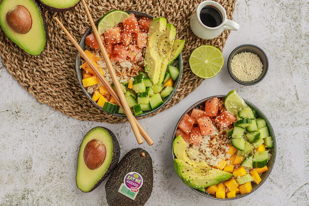 Avocado - poké bowl met avocado en zalm
